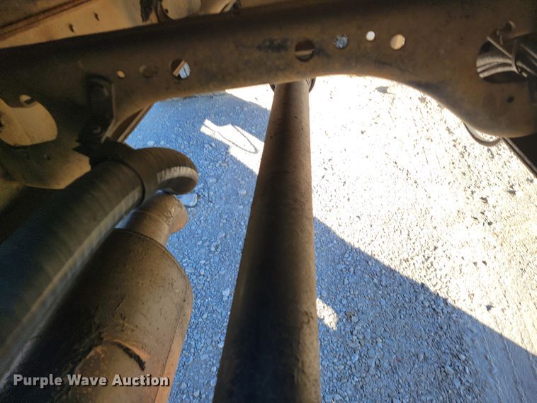 image for item JE9275 2000 International 4900  refuse truck