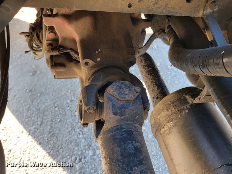 image for item JE9275 2000 International 4900  refuse truck