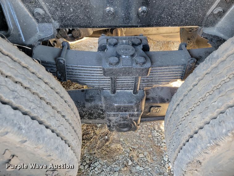 image for item JE9275 2000 International 4900  refuse truck