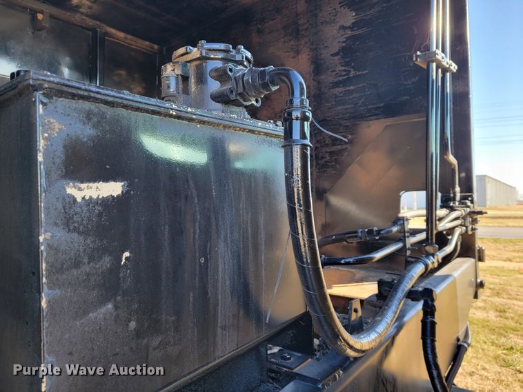 image for item JE9275 2000 International 4900  refuse truck