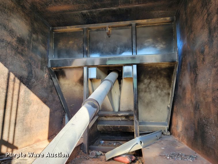 image for item JE9275 2000 International 4900  refuse truck