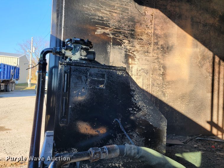 image for item JE9275 2000 International 4900  refuse truck