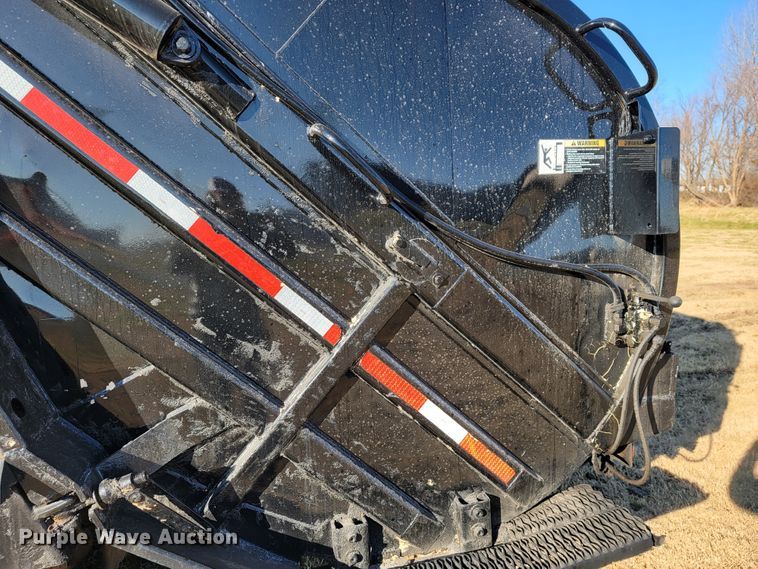 image for item JE9275 2000 International 4900  refuse truck