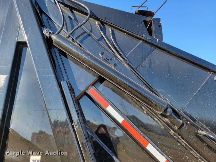 image for item JE9275 2000 International 4900  refuse truck