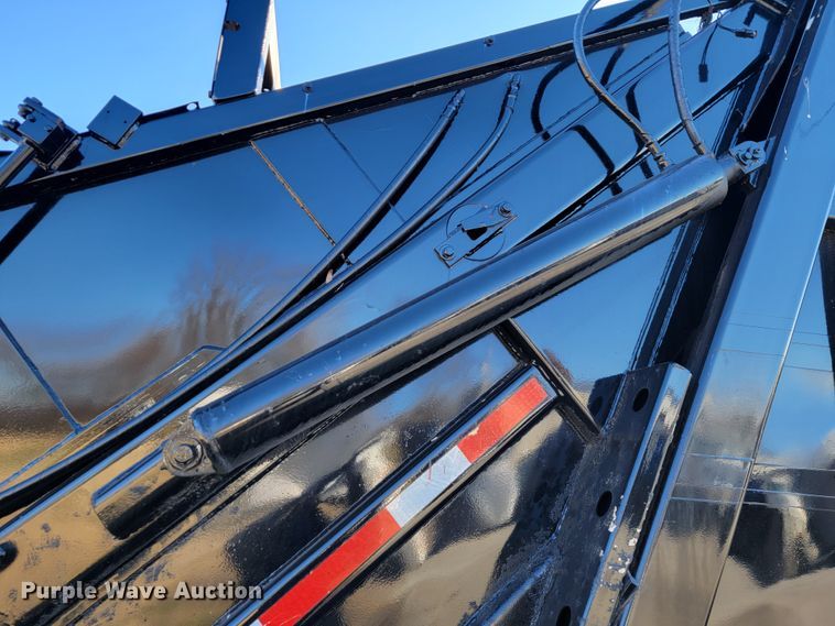 image for item JE9275 2000 International 4900  refuse truck