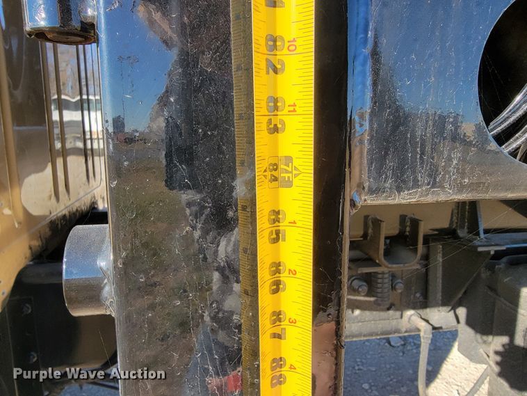 image for item JE9275 2000 International 4900  refuse truck