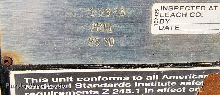 image for item JE9275 2000 International 4900  refuse truck