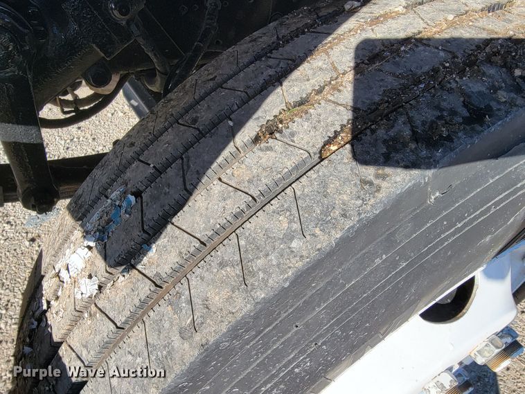 image for item JE9275 2000 International 4900  refuse truck