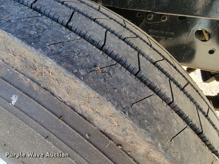 image for item JE9275 2000 International 4900  refuse truck