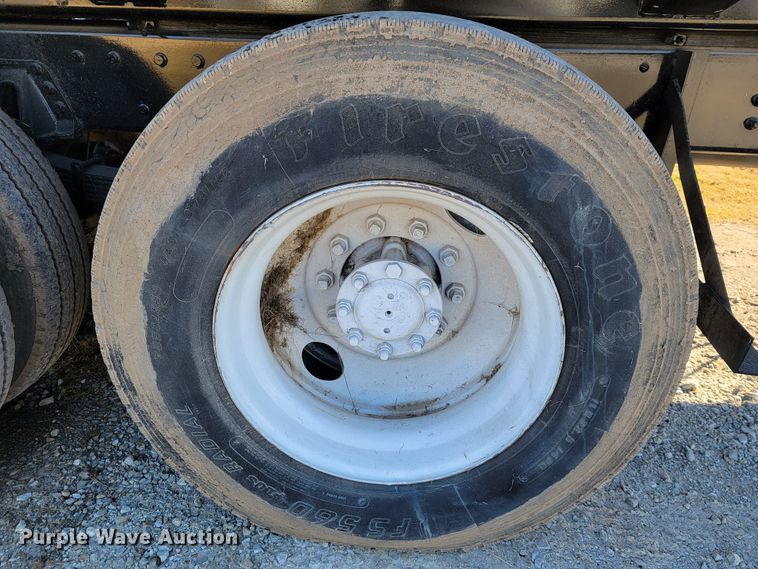 image for item JE9275 2000 International 4900  refuse truck