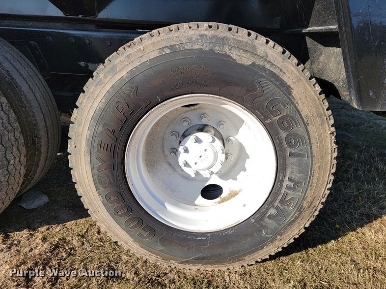 image for item JE9275 2000 International 4900  refuse truck