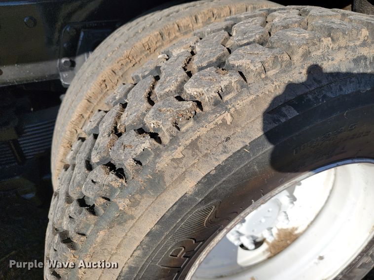 image for item JE9275 2000 International 4900  refuse truck