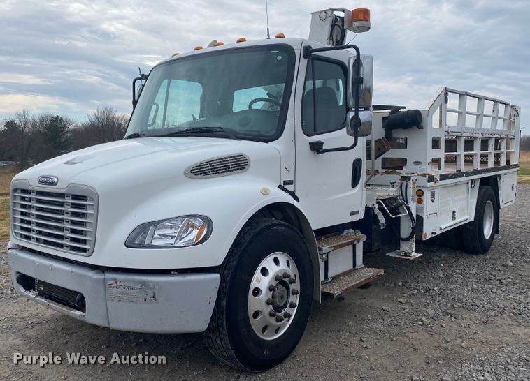 image for item JN9117 2006 Freightliner M2 Business Class  utility / service truck