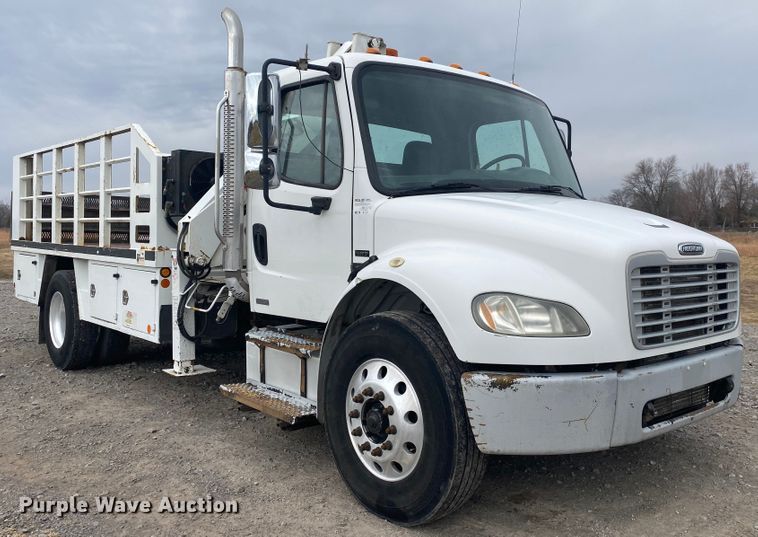 image for item JN9117 2006 Freightliner M2 Business Class  utility / service truck