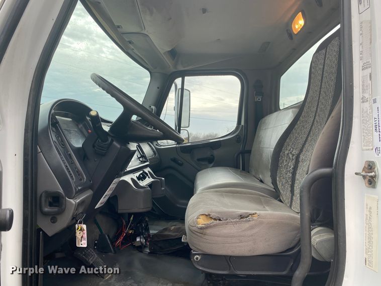 image for item JN9117 2006 Freightliner M2 Business Class  utility / service truck