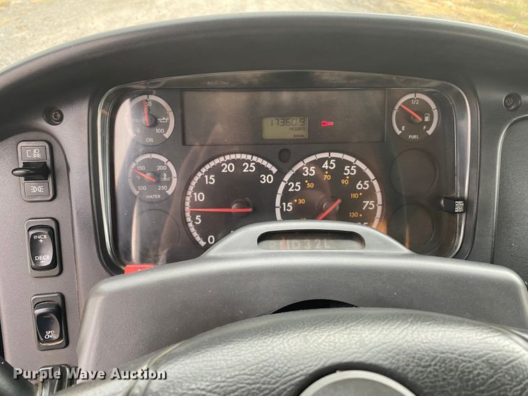 image for item JN9117 2006 Freightliner M2 Business Class  utility / service truck