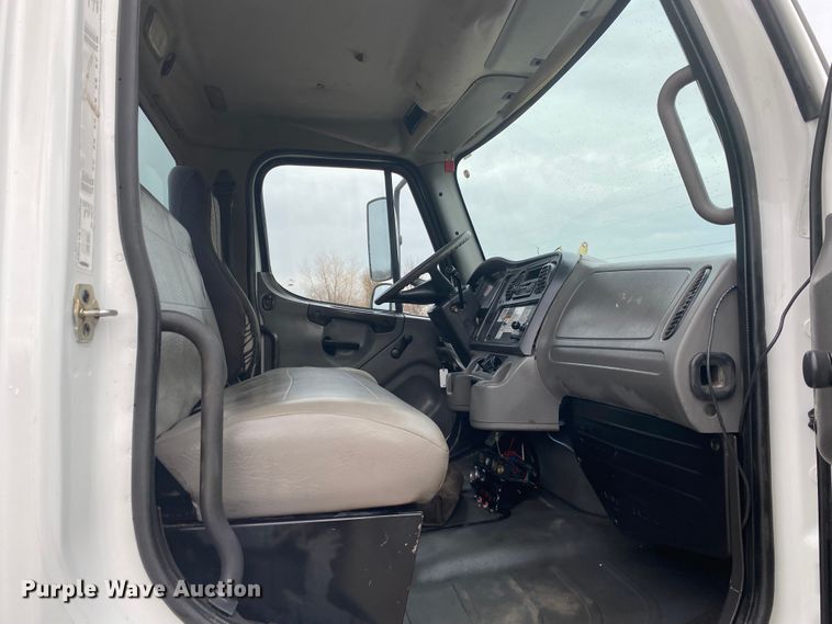 image for item JN9117 2006 Freightliner M2 Business Class  utility / service truck