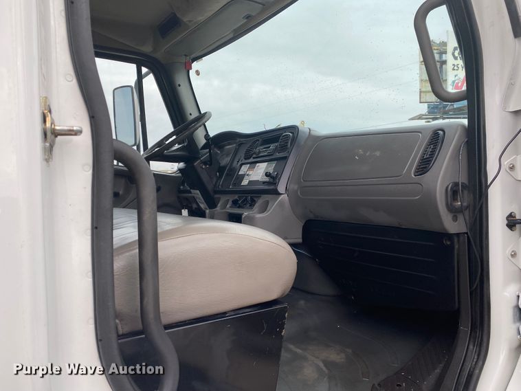 image for item JN9117 2006 Freightliner M2 Business Class  utility / service truck