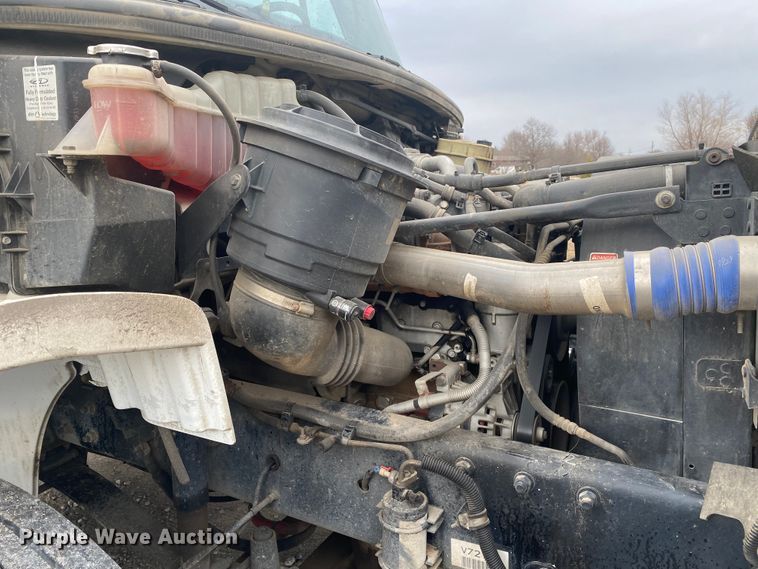 image for item JN9117 2006 Freightliner M2 Business Class  utility / service truck