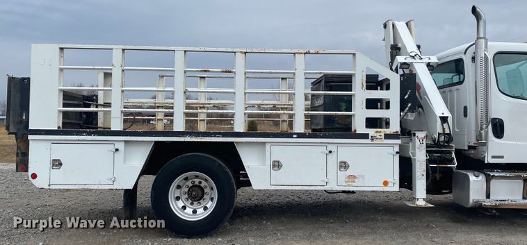 image for item JN9117 2006 Freightliner M2 Business Class  utility / service truck