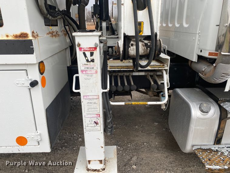 image for item JN9117 2006 Freightliner M2 Business Class  utility / service truck