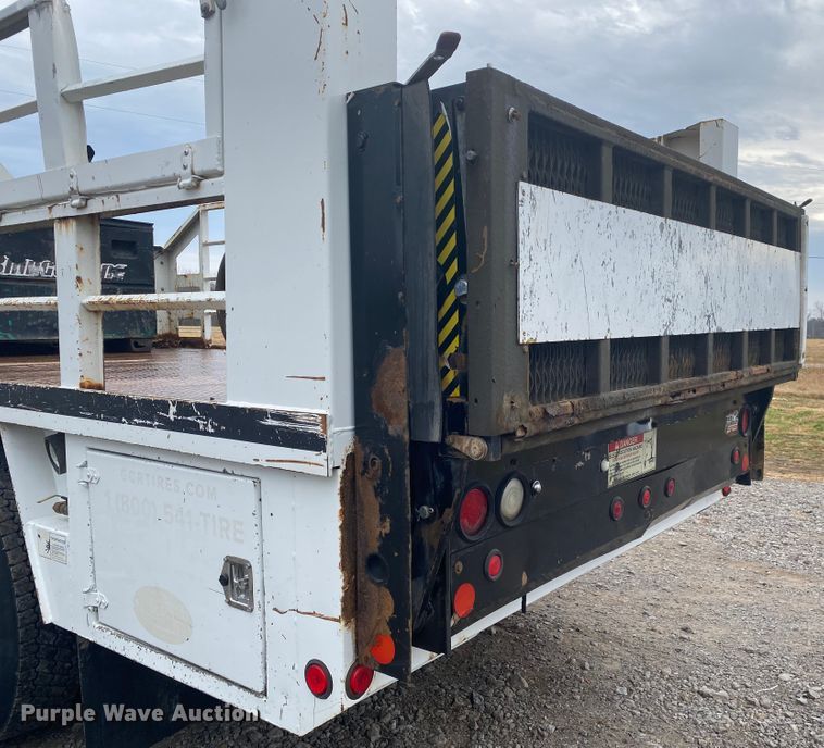 image for item JN9117 2006 Freightliner M2 Business Class  utility / service truck