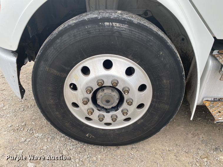 image for item JN9117 2006 Freightliner M2 Business Class  utility / service truck