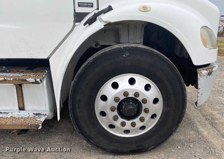 image for item JN9117 2006 Freightliner M2 Business Class  utility / service truck