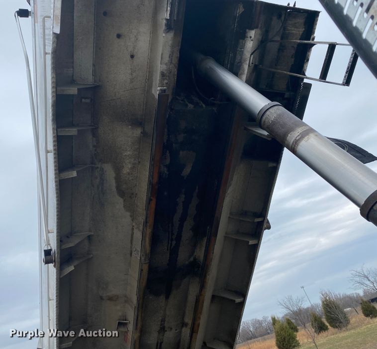 image for item JN9119 2005 Mack CV713 Granite  dump truck