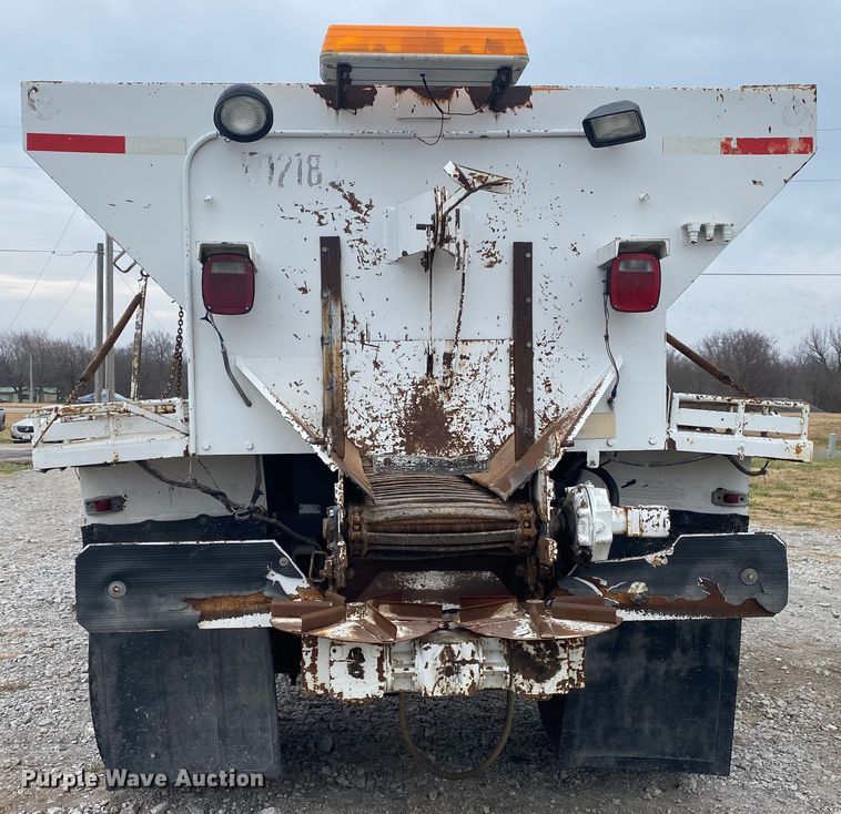 image for item JN9120 2000 Chevrolet C7500  spreader truck