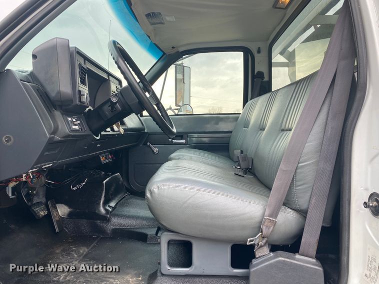 image for item JN9120 2000 Chevrolet C7500  spreader truck