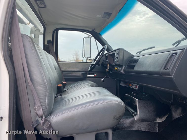 image for item JN9120 2000 Chevrolet C7500  spreader truck