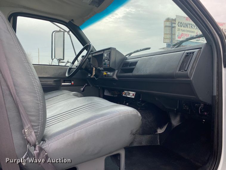 image for item JN9120 2000 Chevrolet C7500  spreader truck