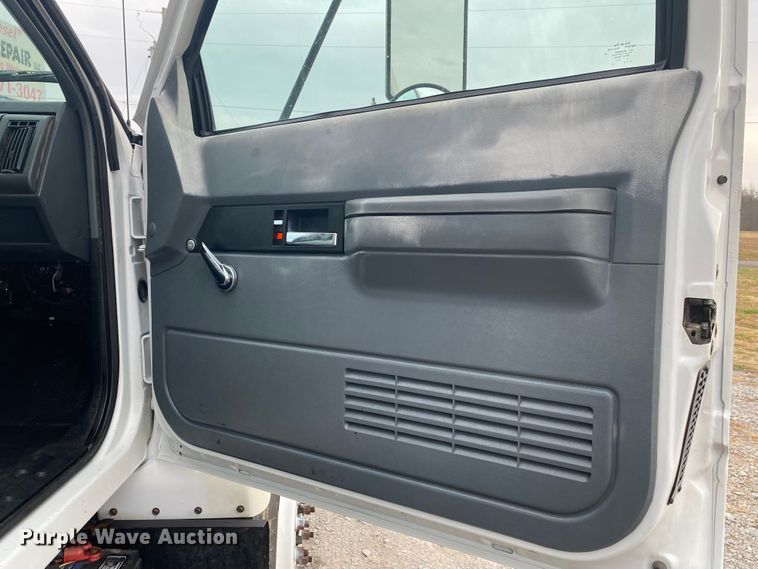 image for item JN9120 2000 Chevrolet C7500  spreader truck