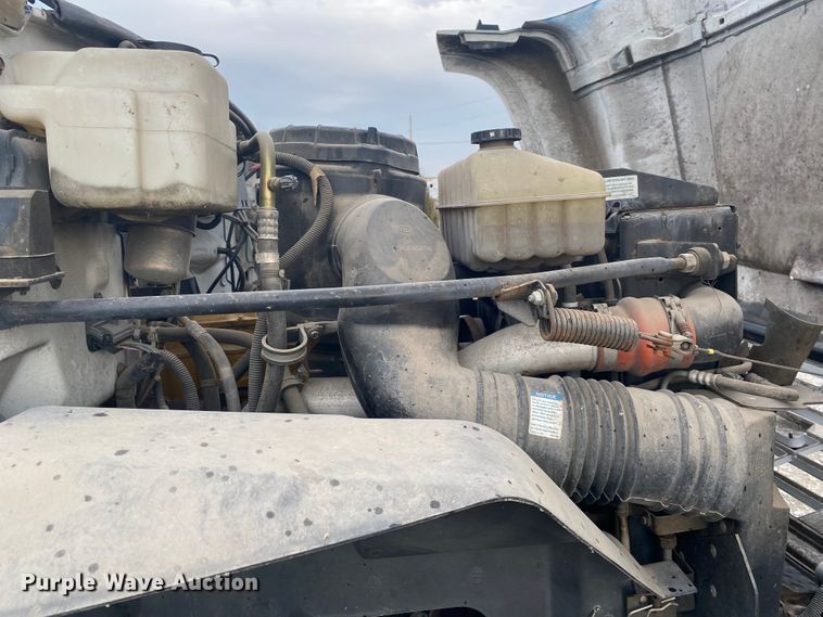 image for item JN9120 2000 Chevrolet C7500  spreader truck