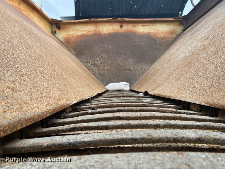 image for item JN9120 2000 Chevrolet C7500  spreader truck