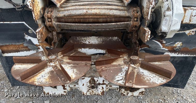 image for item JN9120 2000 Chevrolet C7500  spreader truck