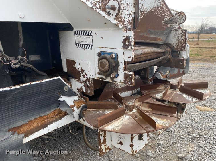 image for item JN9120 2000 Chevrolet C7500  spreader truck