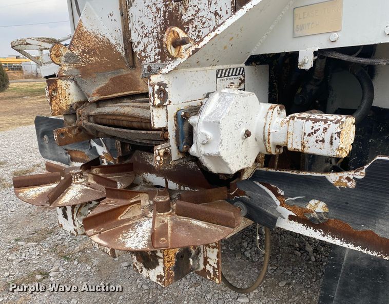 image for item JN9120 2000 Chevrolet C7500  spreader truck