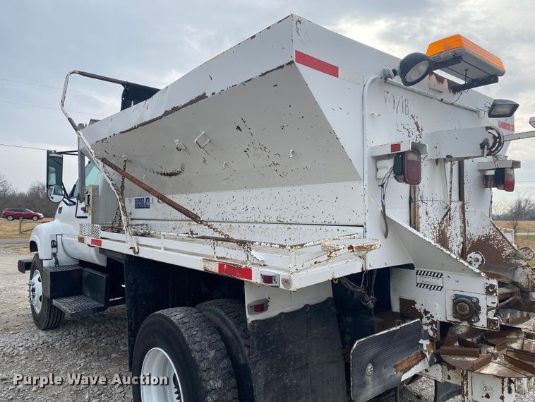 image for item JN9120 2000 Chevrolet C7500  spreader truck