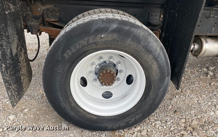 image for item JN9120 2000 Chevrolet C7500  spreader truck