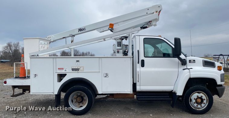 image for item JN9122 2003 Chevrolet C4500  bucket truck