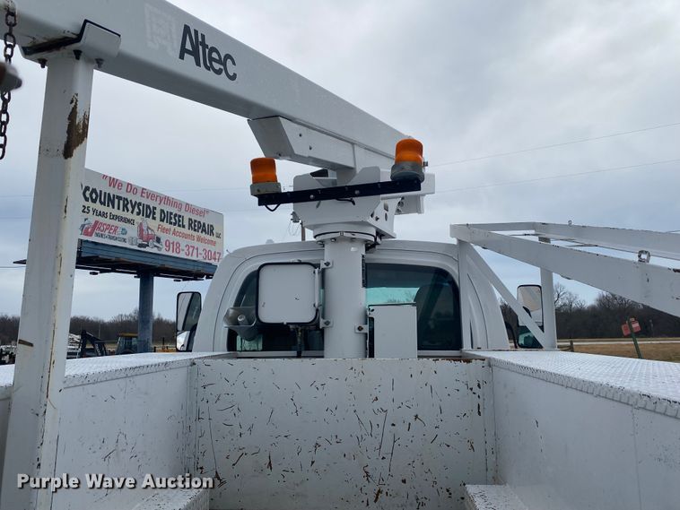 image for item JN9122 2003 Chevrolet C4500  bucket truck