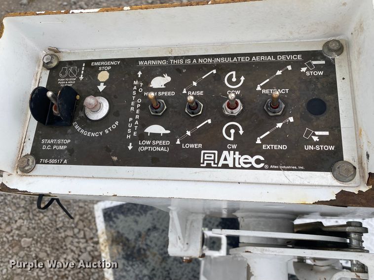 image for item JN9122 2003 Chevrolet C4500  bucket truck