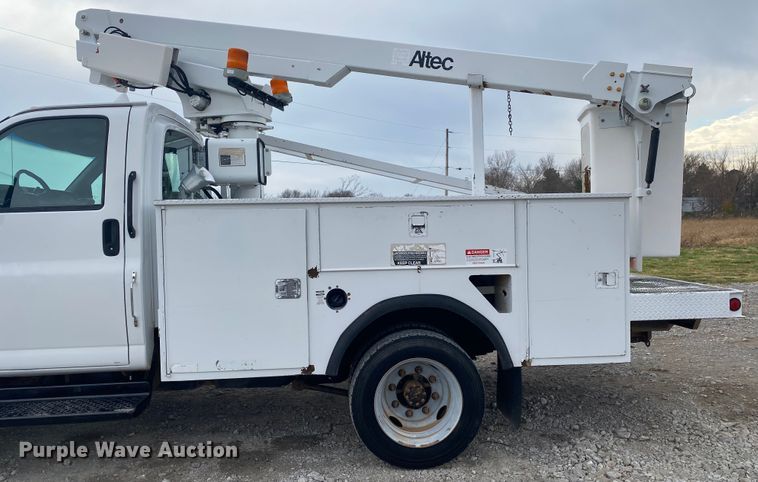 image for item JN9122 2003 Chevrolet C4500  bucket truck