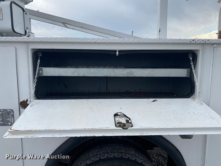 image for item JN9122 2003 Chevrolet C4500  bucket truck
