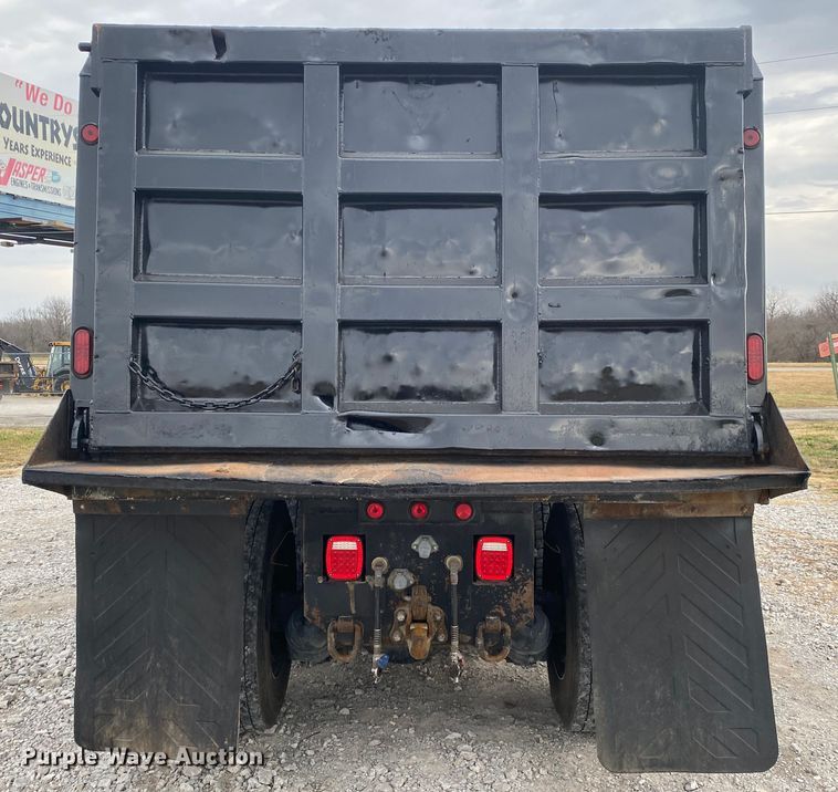 image for item JN9124 2006 Peterbilt 335  dump truck