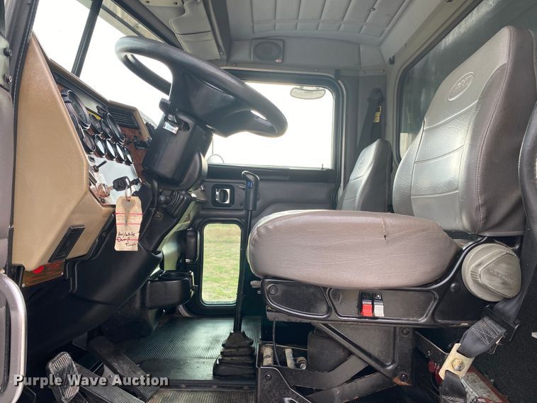 image for item JN9124 2006 Peterbilt 335  dump truck