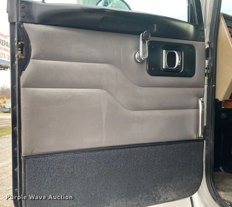 image for item JN9124 2006 Peterbilt 335  dump truck