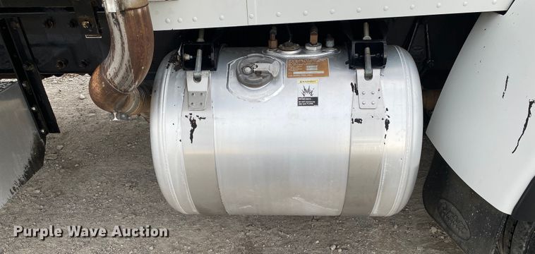 image for item JN9124 2006 Peterbilt 335  dump truck